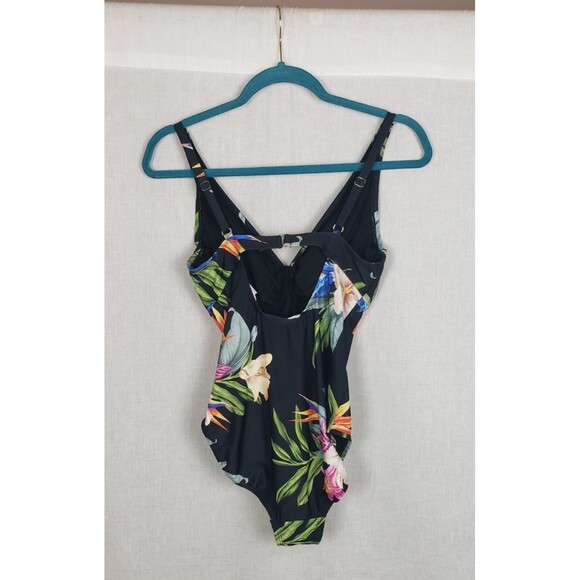 La Blanca‎ Swimwear One Piece Black Floral Twist UPF 50+ Beach Resort Vacation - Picture 2 of 5